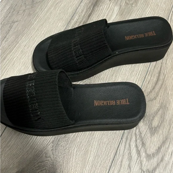 TRUE RELIGION platform sandals - Picture 5 of 5